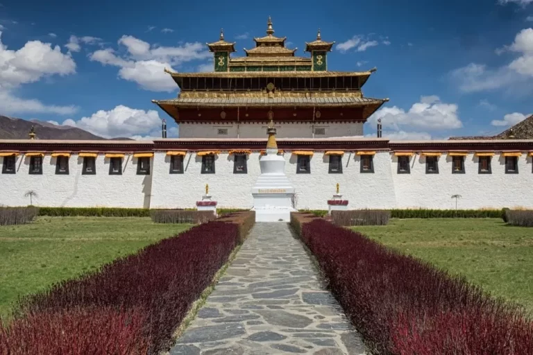 At Least 8 Tibetan Monasteries and Nunneries Suffer Severe Damage from Earthquake