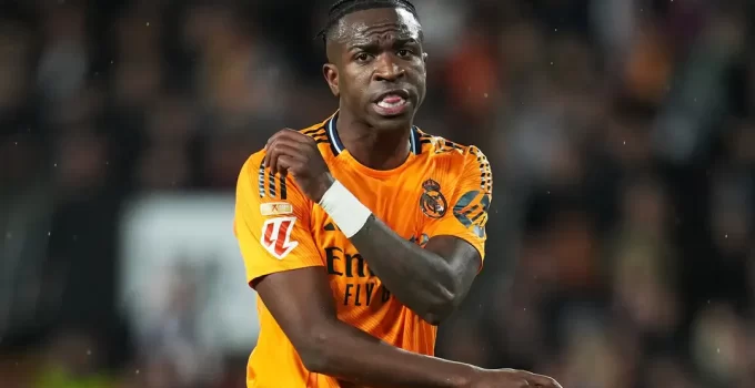 Vinicius Jr Apologises to Fans After Red Card in Valencia Clash