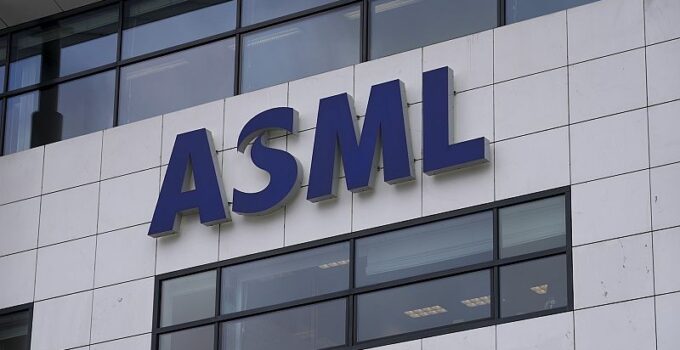 China's DeepSeek Surge Impacts Dutch Chip Giant ASML as Net Profit Declines