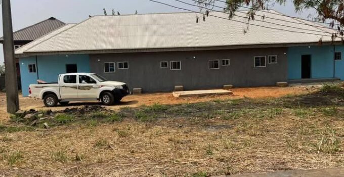 Abi LG Chairman Commissions Lodge for Corps Members