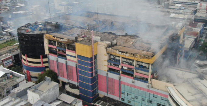 VIDEO: Jakarta Shopping Mall Fire Leaves 4 Dead, Several Missing