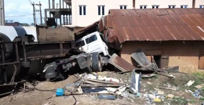 Truck collides with building in Benue, resulting in the deaths of nine family members.