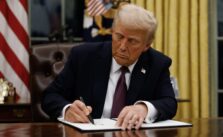 US Judge Temporarily Halts President Trump's Effort to End Birthright Citizenship for Children of Migrants