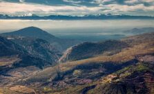 Evia or Viotia: Which Day Trip to Choose? | eKathimerini.com