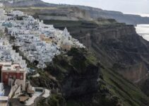 Tremors Highlight Risks of Santorini’s Construction Surge | eKathimerini.com