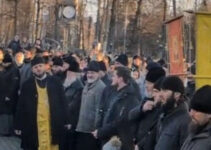 Hundreds of Ukrainian Orthodox Faithful March to Safeguard Churches in Western Ukraine (+VIDEO)