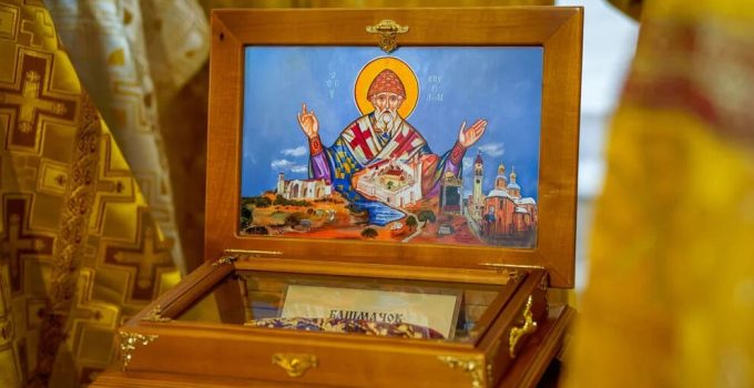 Greek Metropolitan of Corfu Donates Sacred Relic to Aid Persecuted Ukrainian Orthodox Church