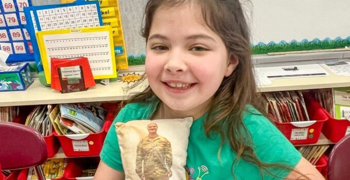 Heartwarming Reunion: Second Grader Welcomes Military Father at Clyde Elementary