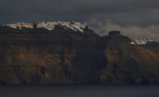 The Strikingly Flawed Beauty of Santorini | eKathimerini.com