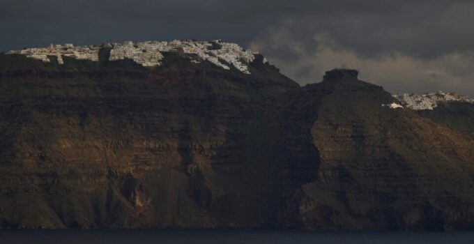 The Strikingly Flawed Beauty of Santorini | eKathimerini.com