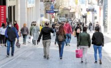 Decline in Disposable Income | eKathimerini.com