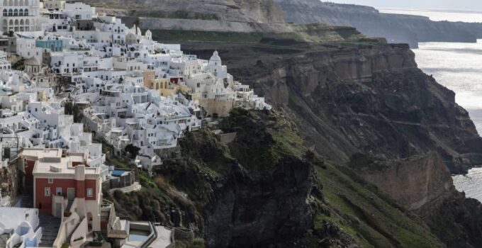 Tremor Incidents Highlight Risks of Santorini’s Construction Surge