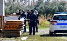 Man Claims Responsibility for Double Homicide, Barricades Himself Near Larissa | eKathimerini.com