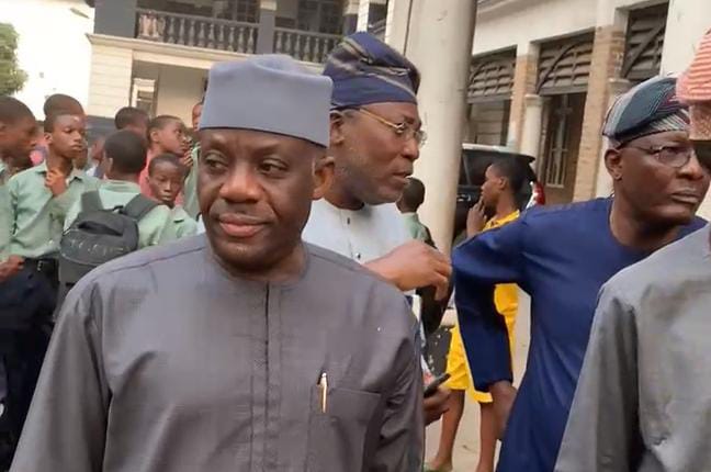 Education Minister's Unannounced Visit to King's College Uncovers 8-Month Power Outage