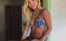 Júlia Gomes: Bikini Style, Foot Measurements, Height, and Weight