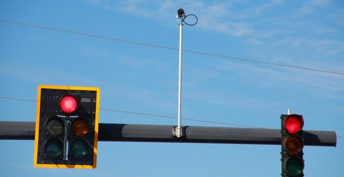 Lagos Imposes Fines of 20,000 and N50,000 for Traffic Light and Speed Limit Violations