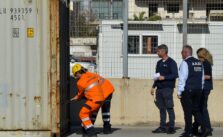 Customs Inspection Centers Begin Operations | eKathimerini.com