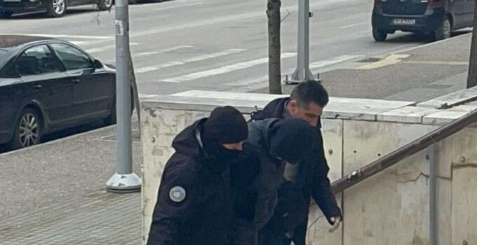 Teenager Facing Attempted Murder Charges for Stabbing Brother in Thessaloniki | eKathimerini.com