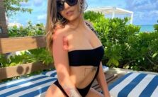Victoria Waldrip: Bikini Style, Feet, Height, Weight, and Body Measurements