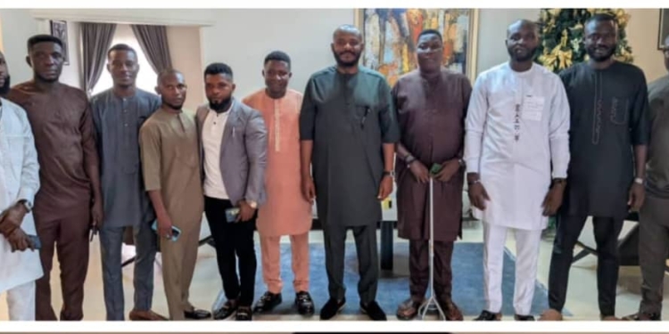 Hon. Oden Ewa Awards Scholarships to 100 Postgraduate Students