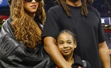 Beyoncé's Daughters, Blue Ivy and Rumi, Cheer on Dad Jay-Z at the Super Bowl (Photos)
