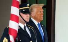 Disconnection of the Elite | eKathimerini.com