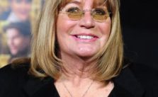 Penny Marshall – Net Worth 2024, Age, Height, Bio, Birthday, Wiki