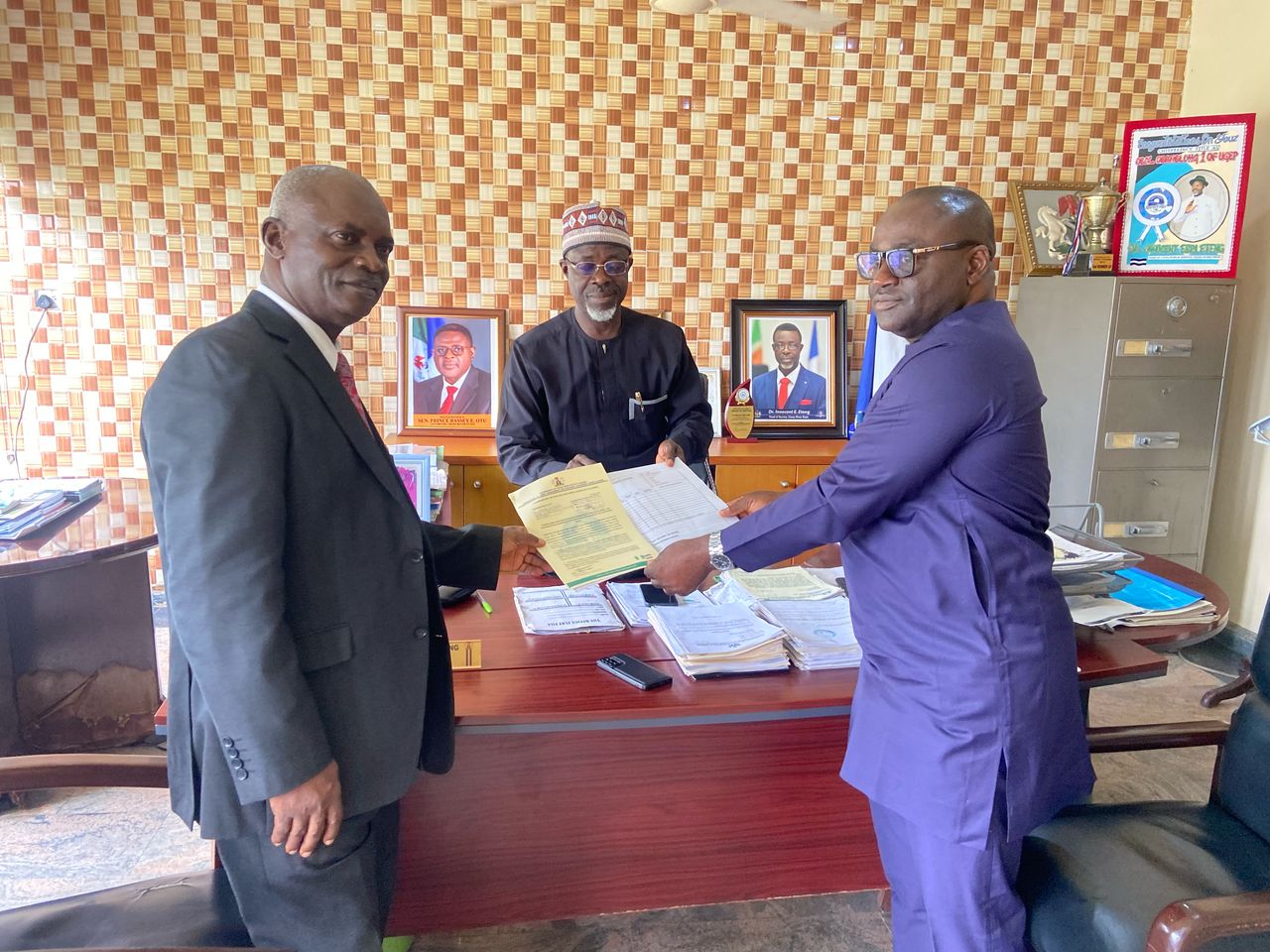 Governor Otu gives MDAs 22 days to account for public assets