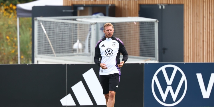 FILED - 03 September 2024, Bavaria, Herzogenaurach: German coach Julian Nagelsmann leads a training session ahead of the UEFA Nations League soccer match against Netherlands. Germany coach Julian Nagelsmann will name his squad for the Nations League Final Four on May 22, five days after the final Bundesliga matchday, the country's football federation announced on Wednesday. Photo: Daniel Karmann/dpa