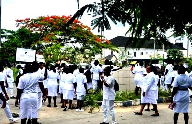 Protesting nurses UCTH nurses protest, down tools over colleagues’ arrest