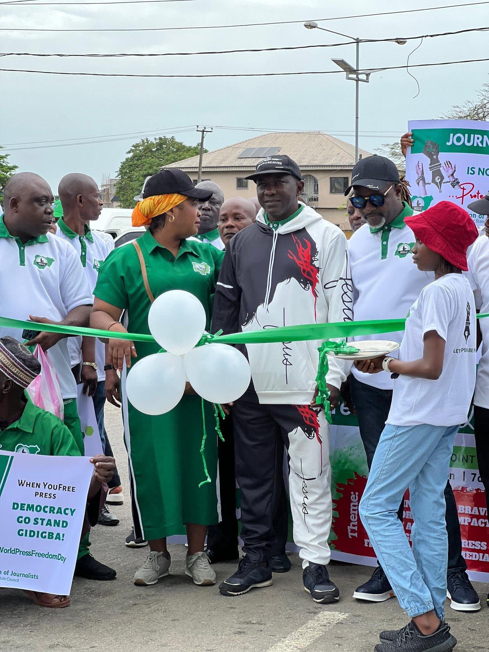 e9cfe0e2 71b4 4dee a3a9 63c34ccb1d20 WPFD: Journalists Paint Calabar White and Green, as Gill Decries Early Politicking in C’River