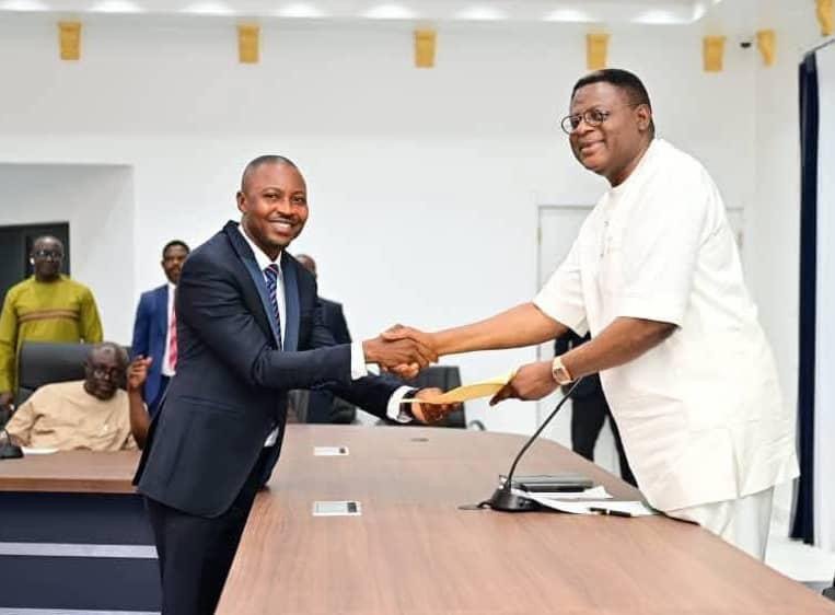 80da3c53 3e79 4fa9 aabf caea7829934f Gov. Otu Swears in New Acting Chairman For Bekwarra LG