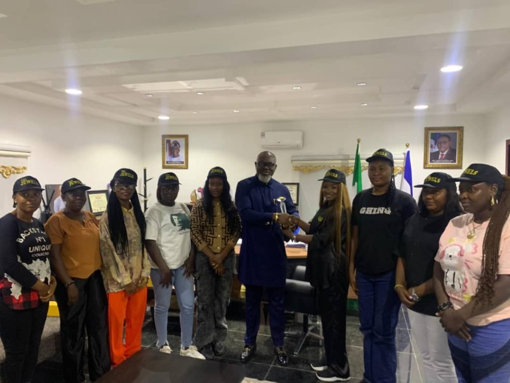 Cross River Jewels congratulates Ironbar on honorary doctorate award