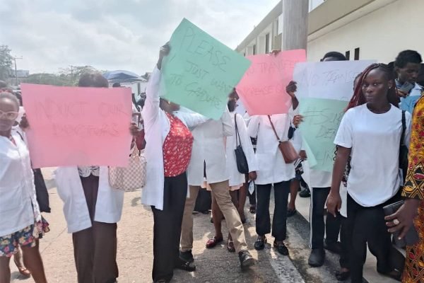unical dentistry students protest UNICAL dentistry students protest at constitutional hearing over induction crisis (VIDEO)