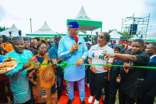 9f69357d 0994 40c4 ae2c aa30632a0bd7 Gov. Eno Lauds Journalists Promoting A’Ibom Brand, Commissions Auditorium, Presents Cars to EXCO