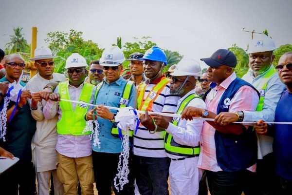 Otu flags off construction of 10km Ndok Junction–Mbube–Okubushuyu road