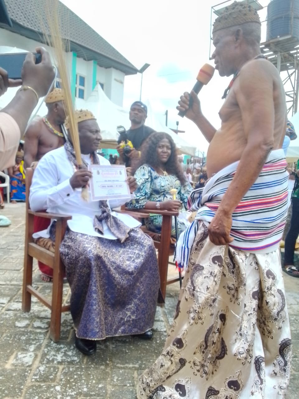 Ugep honours Moses Osogi with prestigious chieftaincy title of Obol Okamke I of Ugep by Paramount Ruler of Yakurr Ofem Ubana Eteng.
