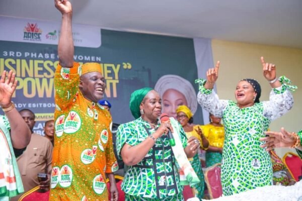 7514ce21 5530 4fde 8ef5 9130a03e9680 Excitement As Wike Commissions 15.13KM Ika Azumini Road, Others Wednesday
