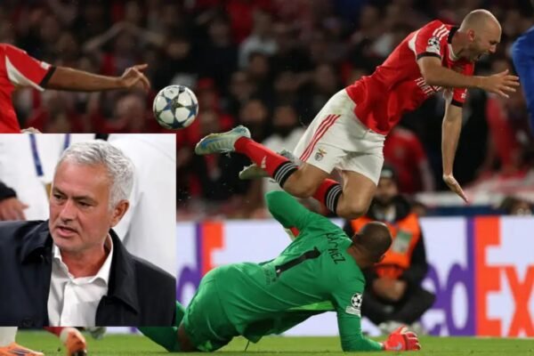 10-man Chelsea edge Benfica in Mourinho's return
