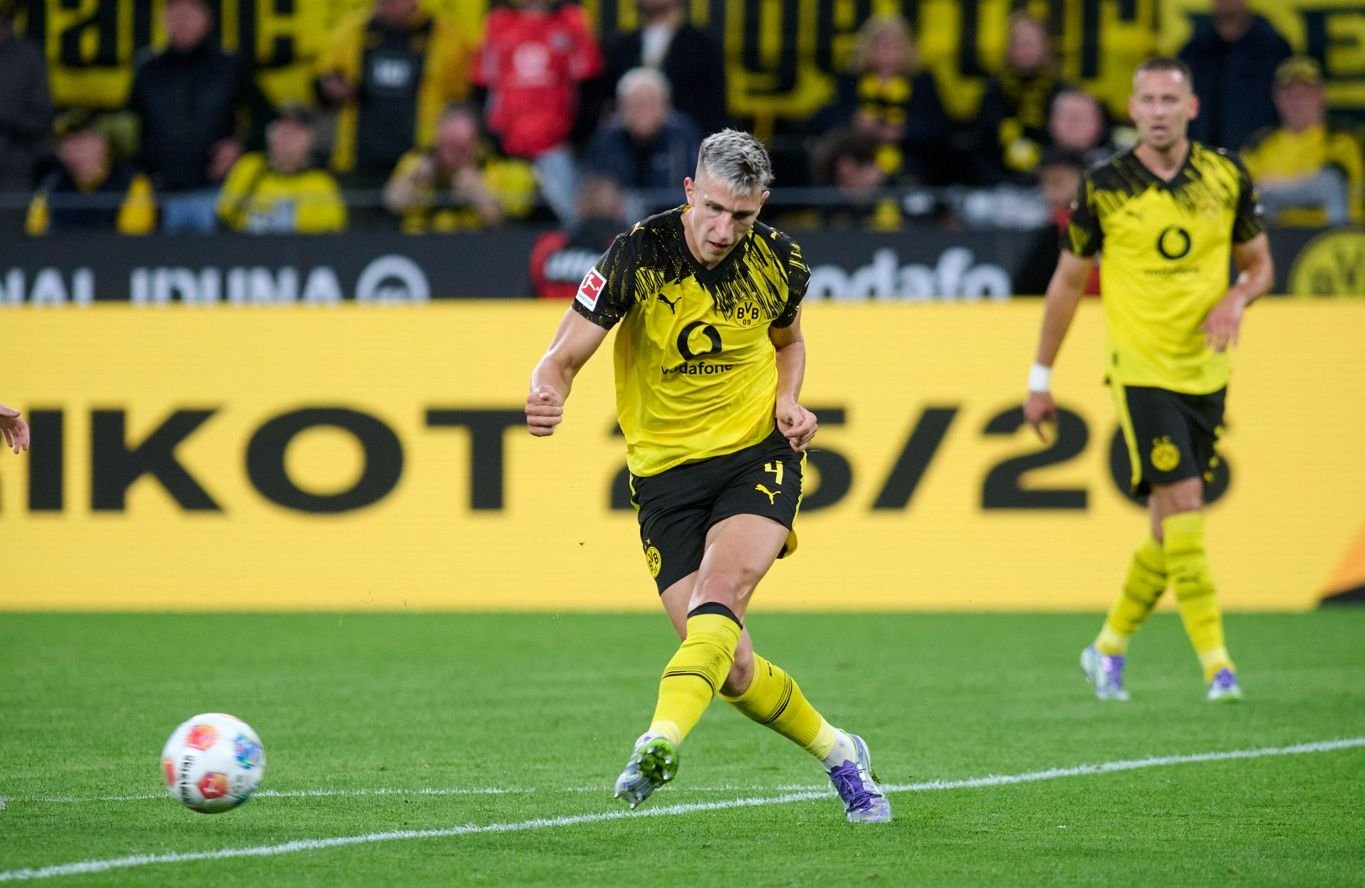 Bayern mum about alleged Schlotterbeck interest, Dortmund relaxed