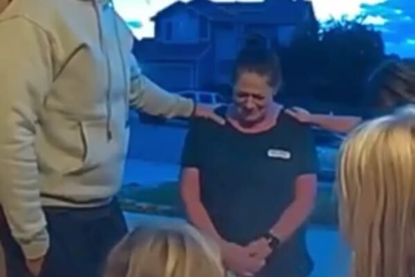 US pastor prays, raises $50,000 for stressed out pizza delivery lady