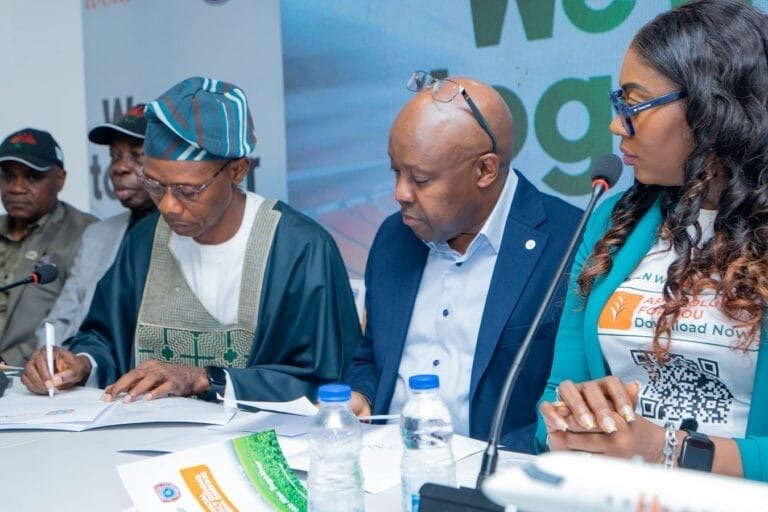 a0d4f142 55e3 44fe 9cef 81b0a4f0ca1b Ibom Air, Akwa United FC Seal N200m Partnership Deal