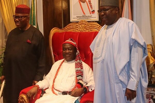 dacec817 f753 45ad aef7 388fbfaf7326 Oku Ibom Ibibio Charges Akpabio on FG Projects in Akwa Ibom, Youth Empowerment
