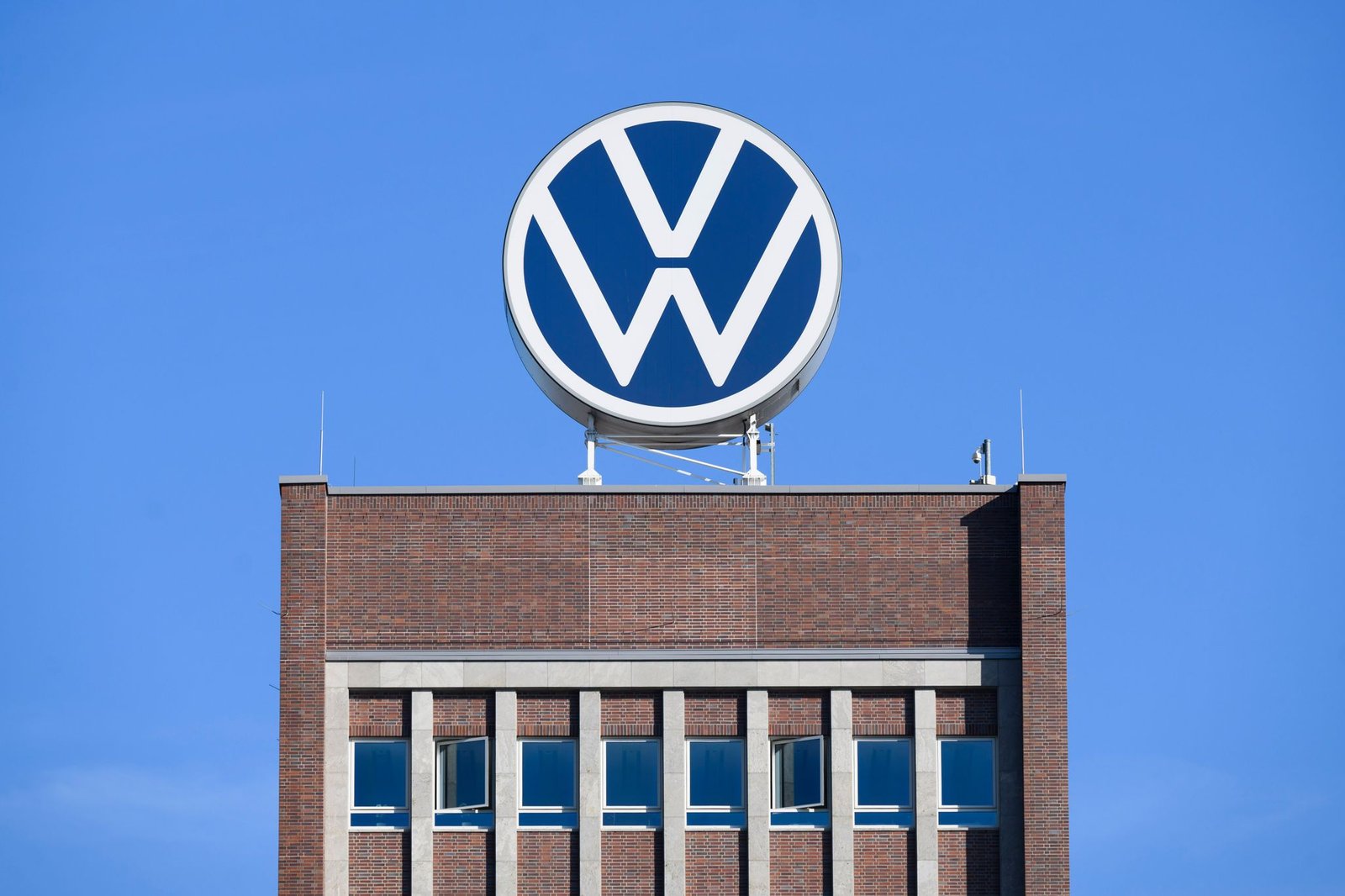VW to build its own AI chips in China in autonomous driving push