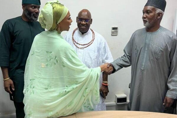 Foreign Affairs Ministry hands over 2 Benin bronzes to Art & Culture Ministry