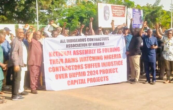 Indigenous contractors suspend protest