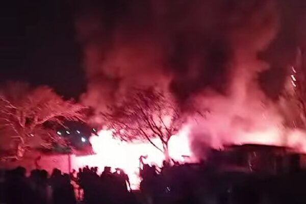 malaysia market fire Fire razes over 20 vehicles at Malaysia market in Zuba