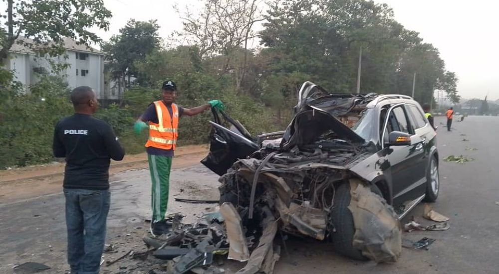 mercedes benz accident 2 dead as Mercedes-Benz rams into truck in Abuja