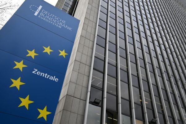 Deutsche Bundesbank Eurosystem Germany Central Bank German central bank predicts only slight growth in first quarter