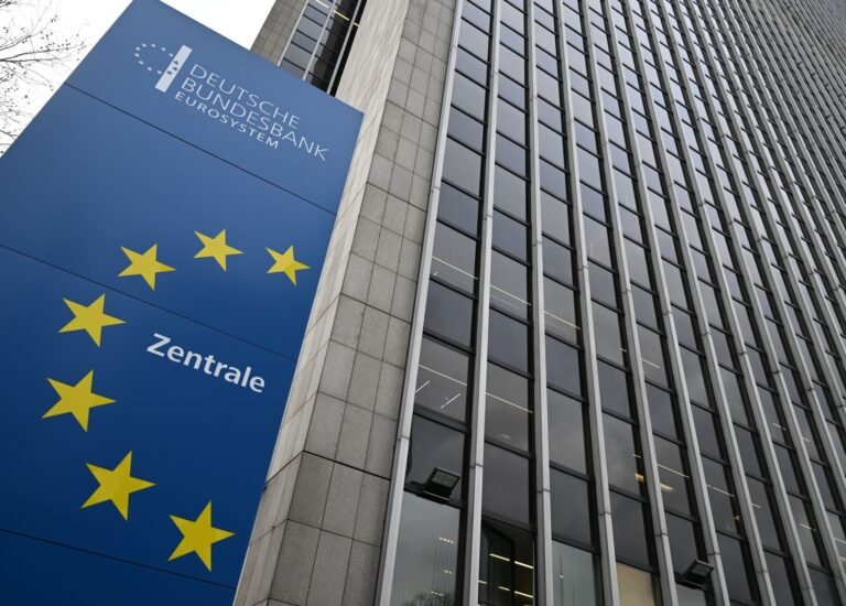 Deutsche Bundesbank Eurosystem Germany Central Bank Report: Germany's Super-rich Own Over 25% of Financial Wealth